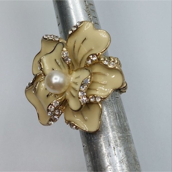 Rhinestone Embellished Enameled 3D  Flower Statement Chunky Stretch Ring - Picture 3 of 6